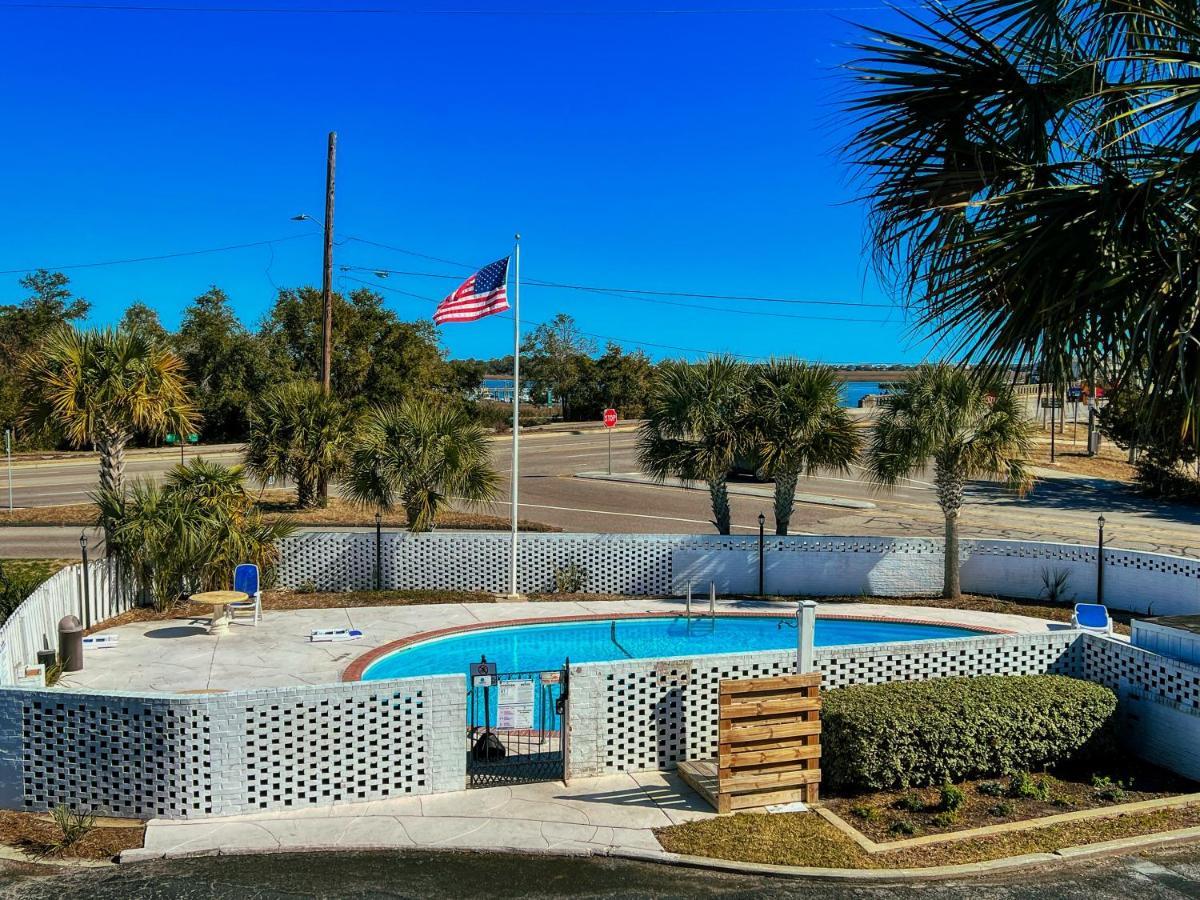 Waterway View Studio 2 W/ Pool, 1 Mile To Wrightsville Beach Wilmington Bagian luar foto