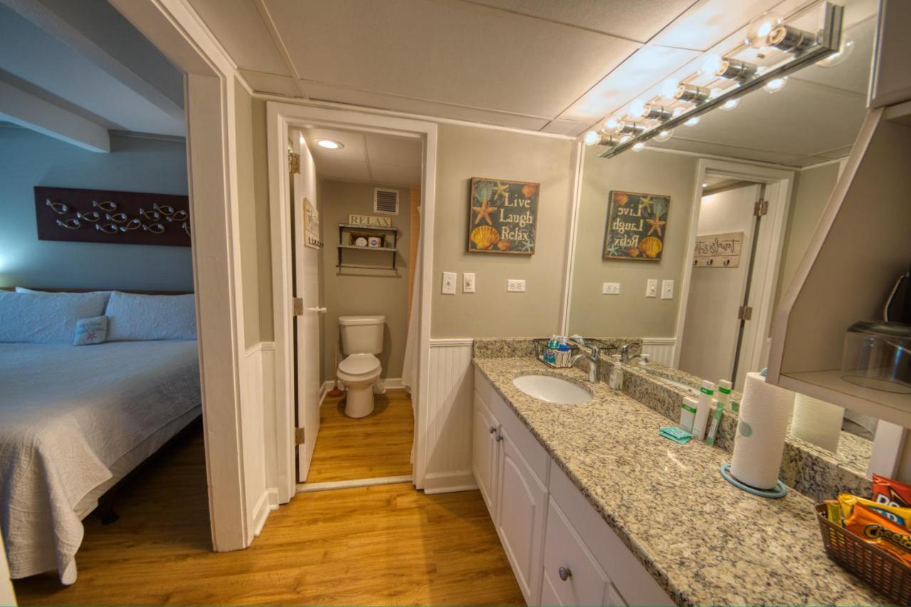Waterway View Studio 2 W/ Pool, 1 Mile To Wrightsville Beach Wilmington Bagian luar foto